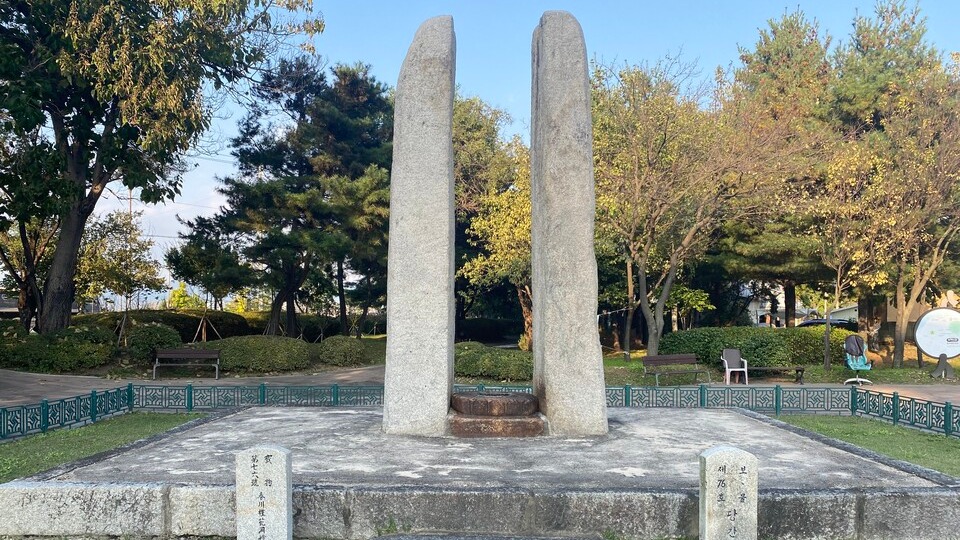 국가지정문화재 보물 제76호 ‘춘천 근화동 당간지주’. (사진=박수현 기자)